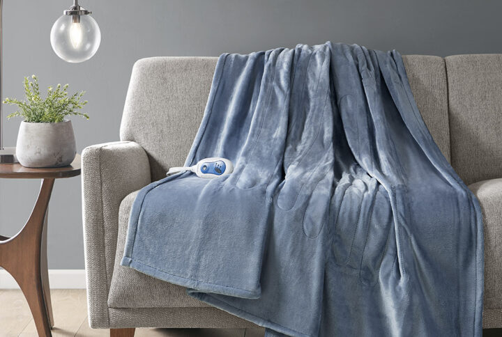 Heated Plush Throw in Sapphire Blue From Beautyrest