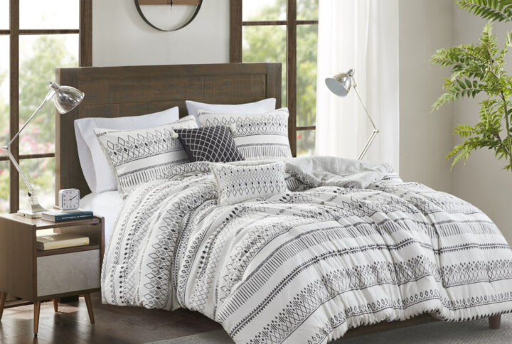 Fraser 5 Piece Printed Seersucker Comforter Set with Throw Pillows in Ivory/Black From Madison Park