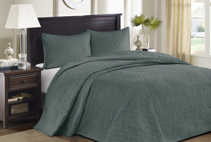 Quebec 3 Piece Reversible Bedspread Set in Balsam Green From Madison Park