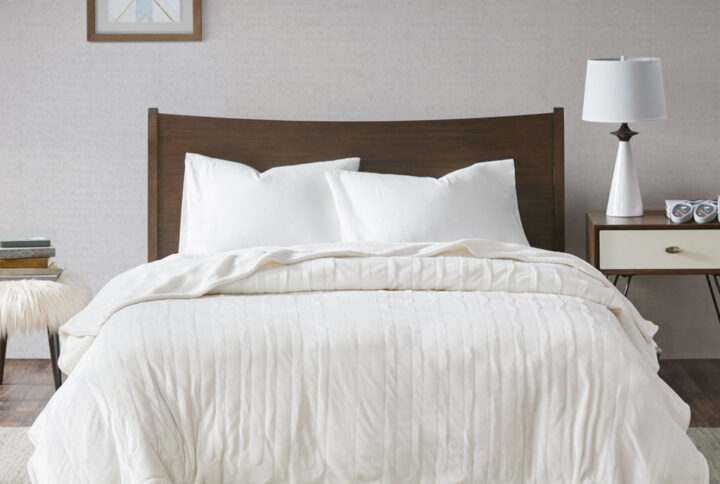 Ultra Soft Plush Reverses to Berber Heated Blanket in Ivory From True North by Sleep Philosophy