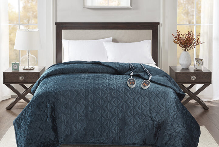 Quilted Plush Heated Blanket in Teal From Beautyrest