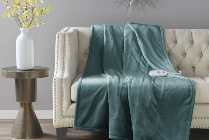 Plush Heated Throw in Teal From Serta