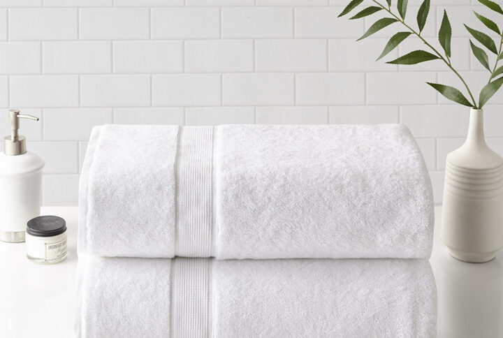 800gsm 100% Cotton Bath Sheet Antimicrobial 2 Piece Set in White From Madison Park Signature