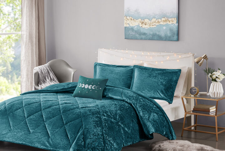 Felicia Velvet Duvet Cover Set with Throw Pillow in Teal From Intelligent Design