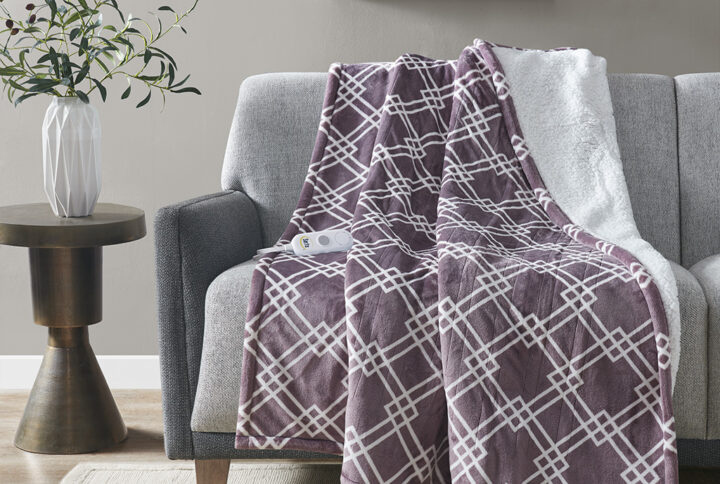 Printed Plush Heated Throw in Plum From Serta