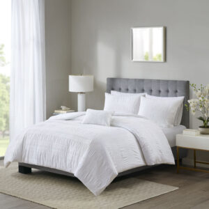 Nicolette 4 Piece Cotton Seersucker Duvet Cover Set in White From Madison Park