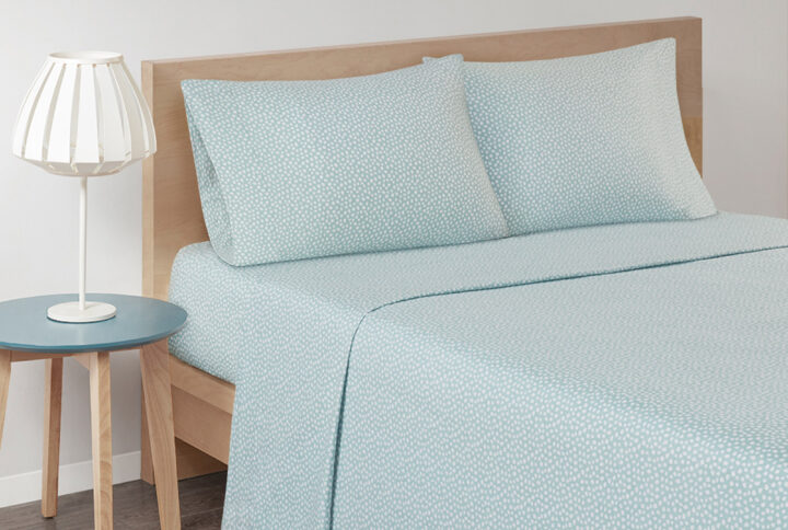 Cozy Flannel Printed Sheet Set in Aqua Dots From True North by Sleep Philosophy