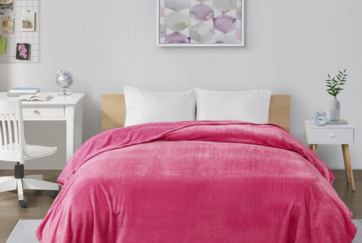 Microlight Plush Oversized Blanket in Pink From Intelligent Design