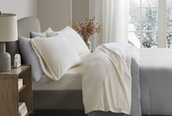 Soloft Plush Micro Plush Sheet Set in Ivory From True North by Sleep Philosophy