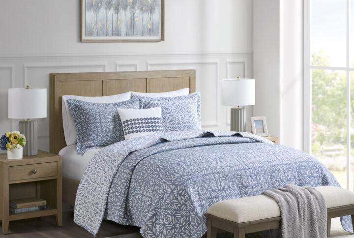 Harmony 4 Piece Oversized Reversible Matelasse Quilt Set with Throw Pillow in Blue From Madison Park Signature