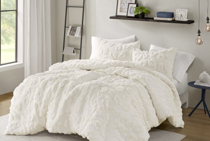 Larissa Animal Chenille Duvet Cover Set in Off-White From Intelligent Design