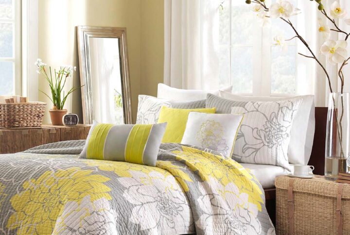 Lola 6 Piece Printed Cotton Quilt Set with Throw Pillows in Taupe Grey/Yellow From Madison Park