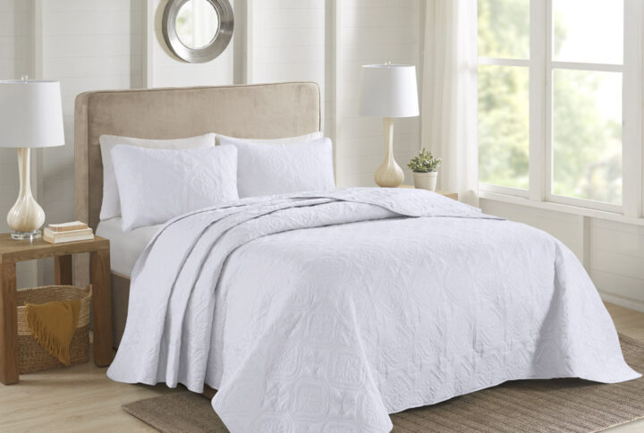 Oakley 3 Piece Reversible Bedspread Set in White From 510 Design