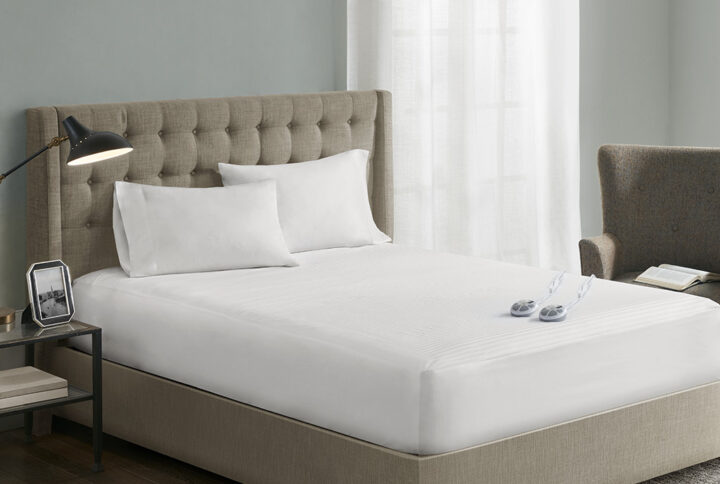 Waterproof Heated Mattress Pad in White From Serta