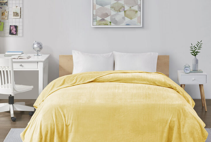 Microlight Plush Oversized Blanket in Yellow From Intelligent Design