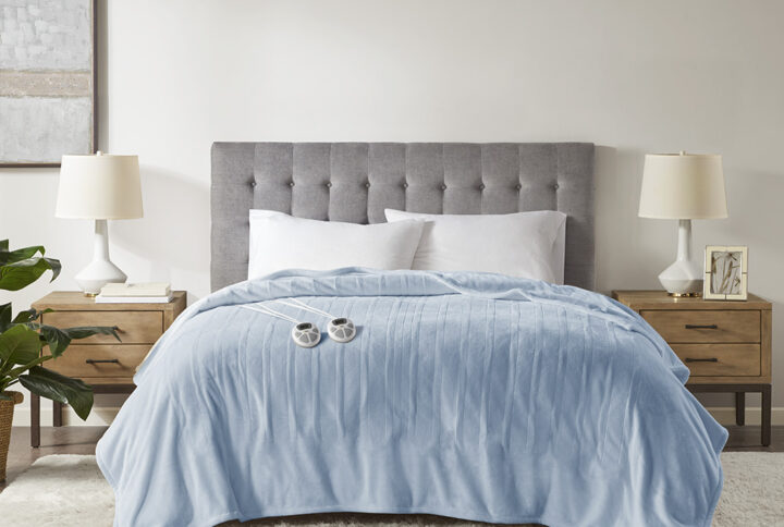 Plush Heated Blanket in Light Blue From Serta