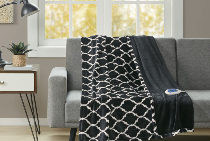 Heated Ogee Throw in Black From Beautyrest