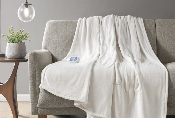 Heated Plush Throw in Ivory From Beautyrest