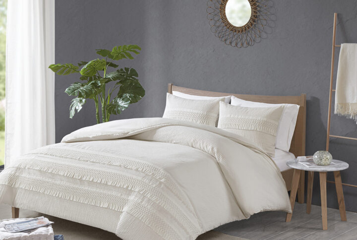 Amaya 3 Piece Cotton Seersucker Comforter Set in Ivory From Madison Park