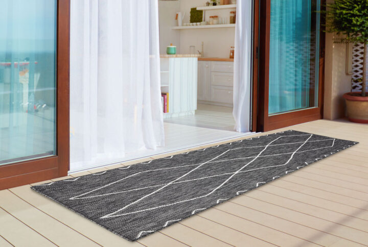 Darya Moroccan Indoor/Outdoor Rug in Grey/White From Madison Park