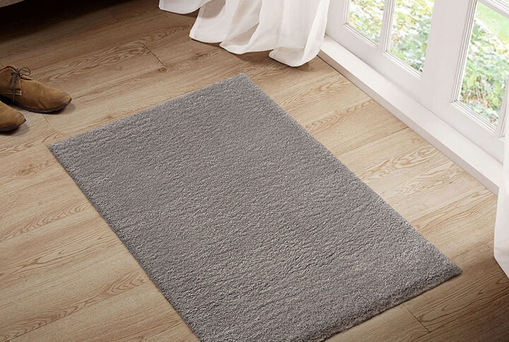 Camdyn Super Soft Polyester Shag Area Rug in Grey From Madison Park