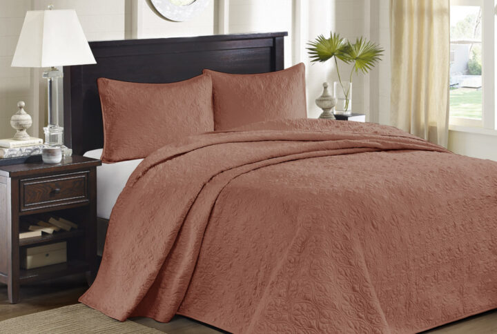 Quebec 3 Piece Reversible Bedspread Set in Clay Red From Madison Park