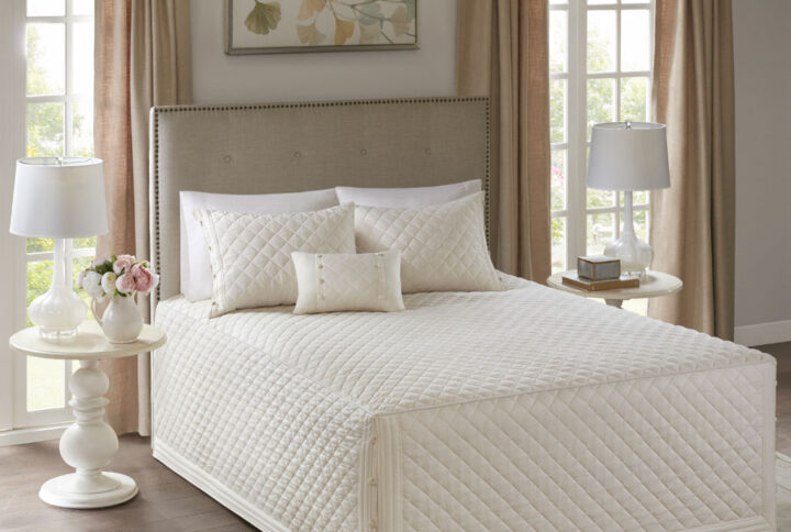 Breanna 4 Piece Cotton Reversible Tailored Bedspread Set in Ivory From Madison Park