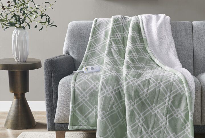 Printed Plush Heated Throw in Seafoam From Serta