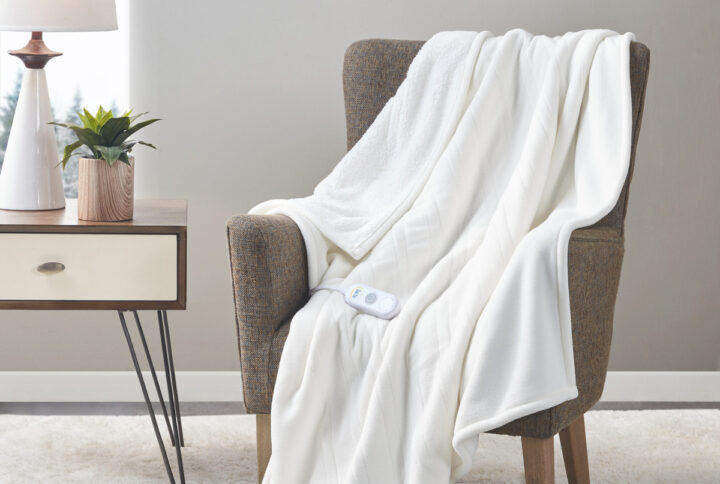 Fleece to Sherpa Heated Throw in Ivory From Serta