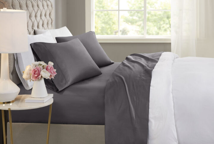 600 Thread Count Cooling Cotton Blend 4 PC Sheet Set in Charcoal From Beautyrest