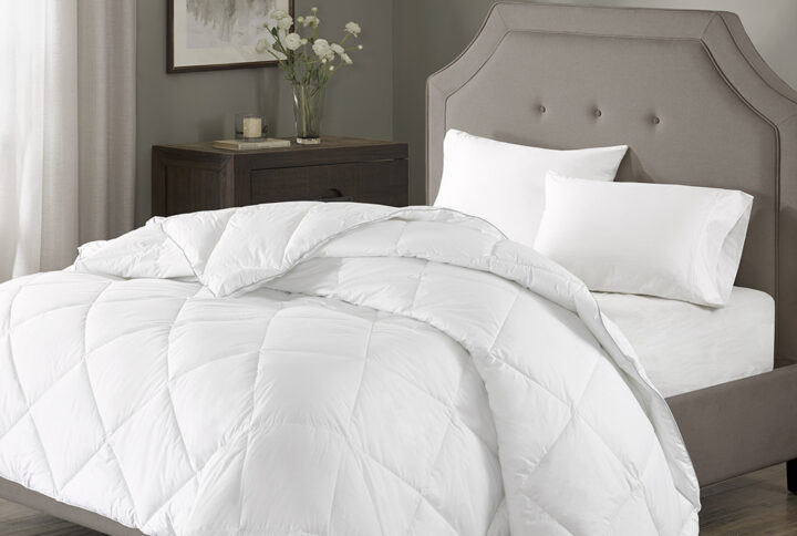 1000 Thread Count Cotton Rich Diamond Quilting Down Alternative Comforter in White From Madison Park Signature