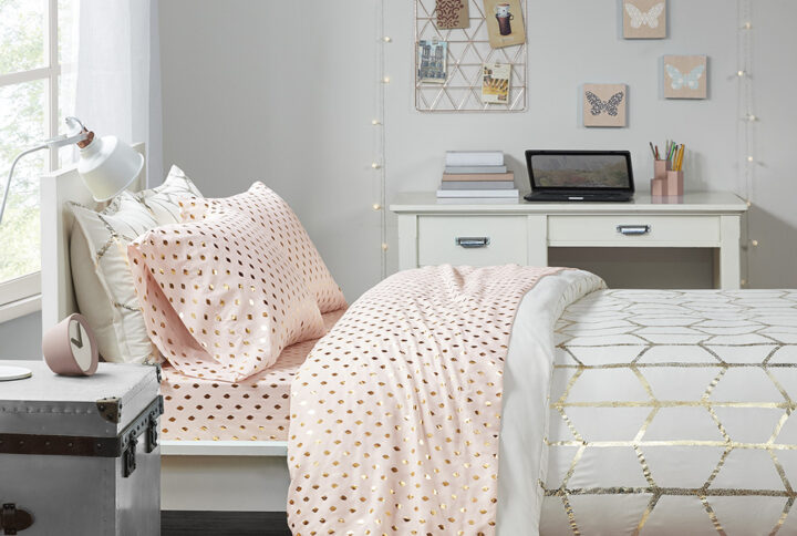 Metallic Dot Printed Sheet Set in Blush/Gold From Intelligent Design