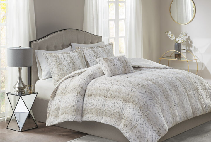 Zuri 4PC Faux Fur Comforter Set in Snow Leopard From Madison Park