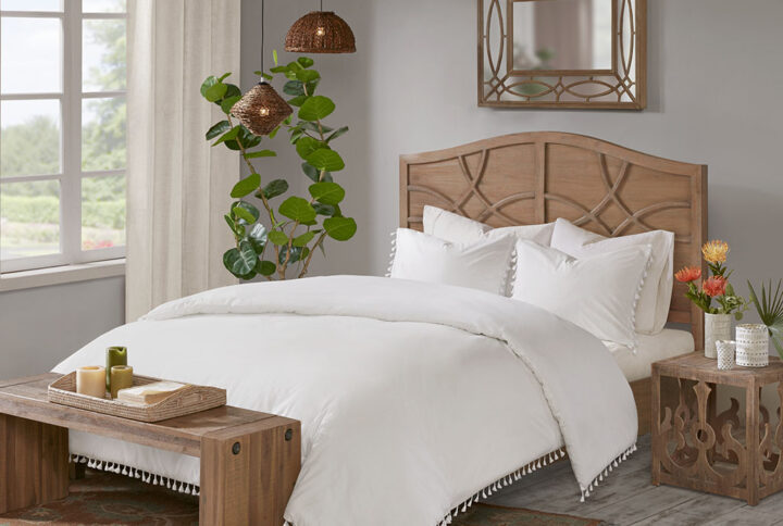 Lillian Cotton Duvet Cover Set in Ivory From Madison Park