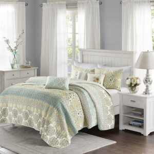 Willa 6 Piece Cotton Quilt Set with Throw Pillows in Green From Madison Park