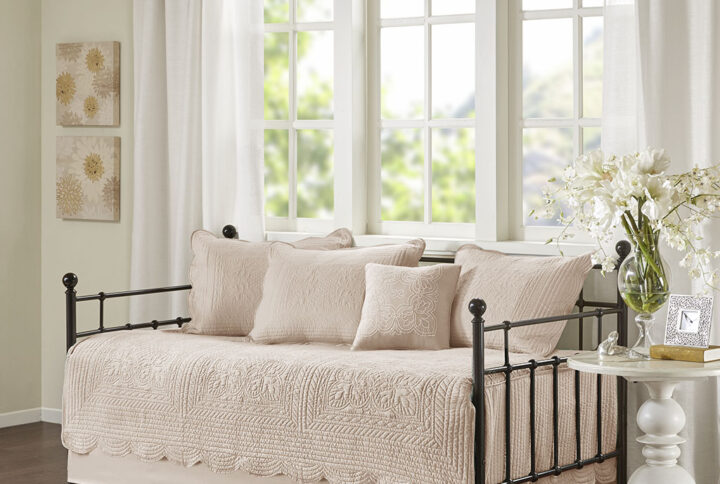 Tuscany 6 Piece Reversible Scalloped Edge Daybed Cover Set in Blush From Madison Park