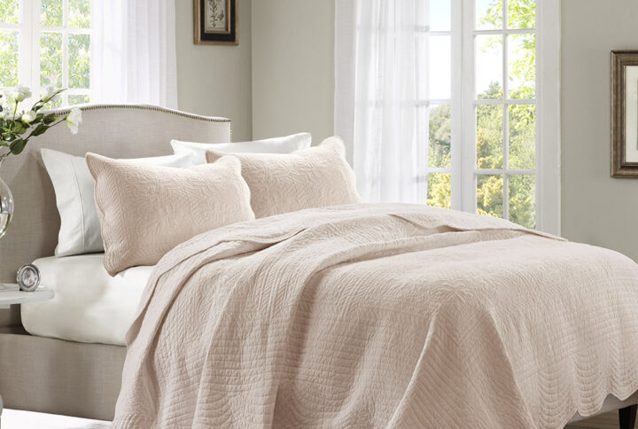 Tuscany 3 Piece Reversible Scalloped Edge Quilt Set in Blush From Madison Park