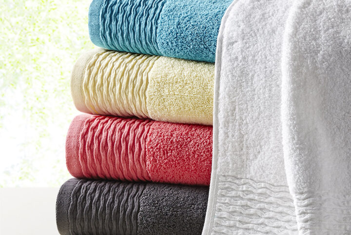 Breeze Jacquard Wavy Border Zero Twist Antimicrobial Cotton Towel Set in Charcoal From Madison Park