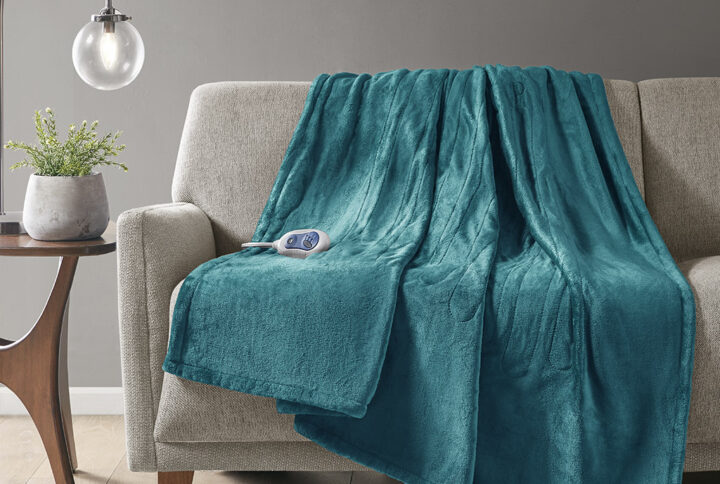 Heated Plush Throw in Teal From Beautyrest