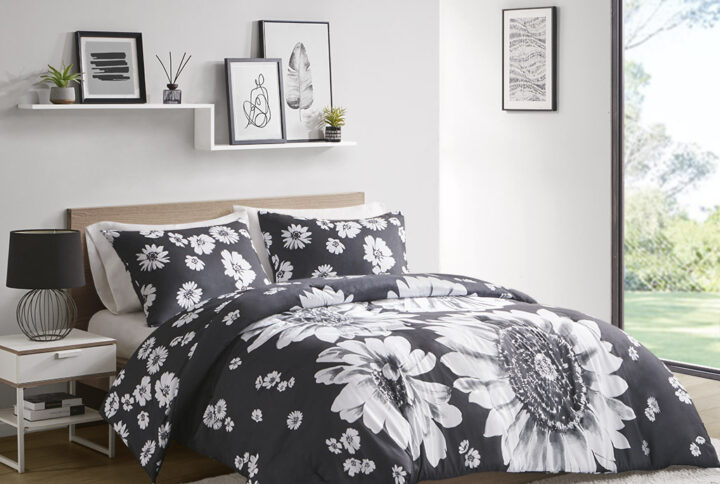 Maude Floral Reversible Comforter Set in Black/White From Intelligent Design