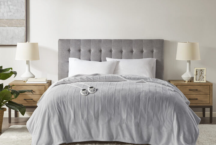 Plush Heated Blanket in Light Grey From Serta