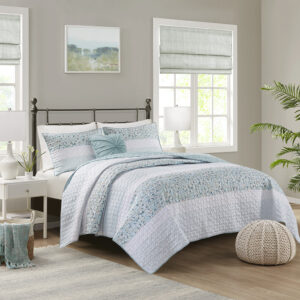 Caralie 4 Piece Seersucker Quilt Set with Throw Pillow in Aqua From Madison Park