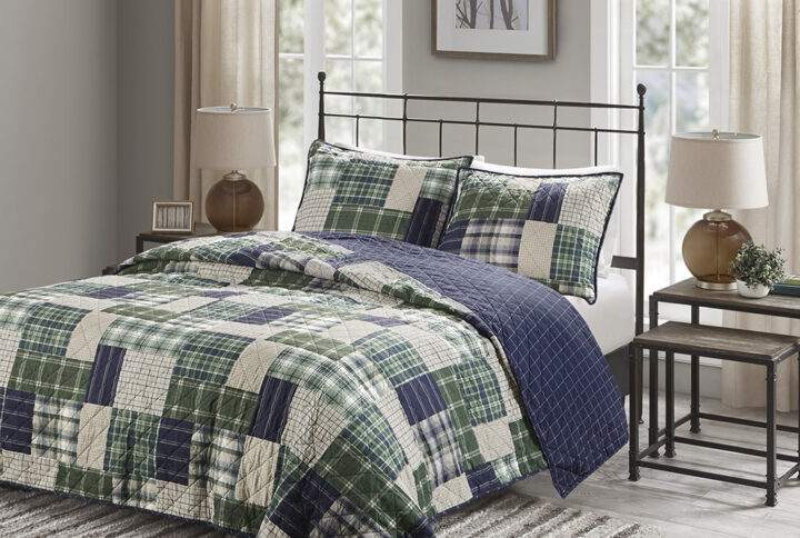 Timber 3 Piece Reversible Printed Quilt Set in Green / Navy From Madison Park