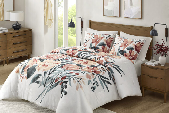 Dahlia 3 Piece Floral Cotton Comforter Set in Peach/Off-White From Madison Park