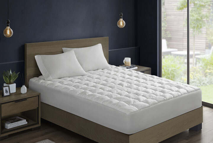 Dream Puff Overfilled Down Alternative Mattress Pad in White From Intelligent Design