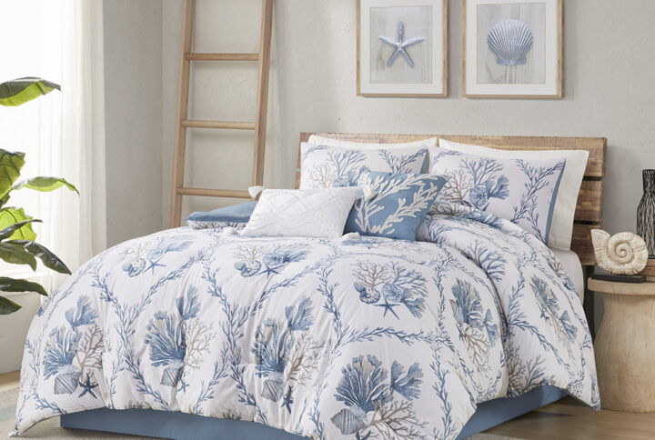 Pismo Beach 6 Piece Oversized Cotton Comforter Set with Throw Pillows in Blue/White From Harbor House