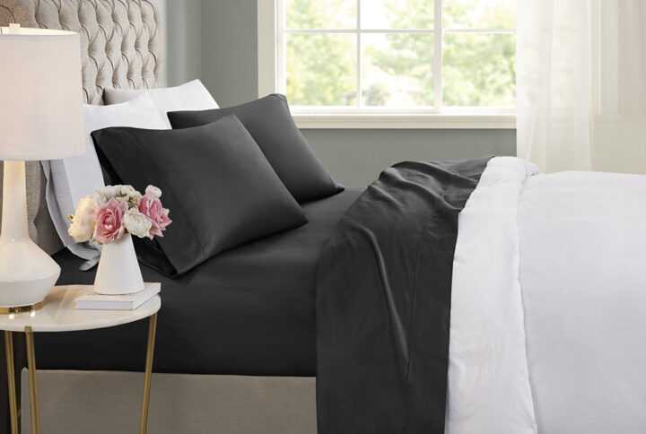 600 Thread Count Cooling Cotton Blend 4 PC Sheet Set in Black From Beautyrest