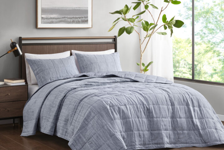 Guthrie 3 Piece Striated Cationic Dyed Oversized Quilt Set in Blue From Beautyrest