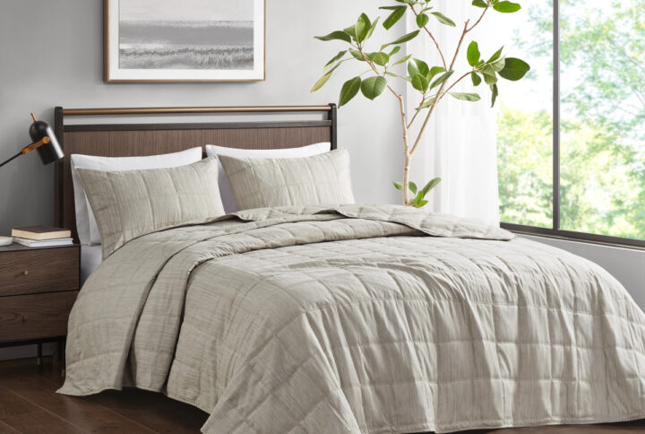 Guthrie 3 Piece Striated Cationic Dyed Oversized Quilt Set in Natural From Beautyrest