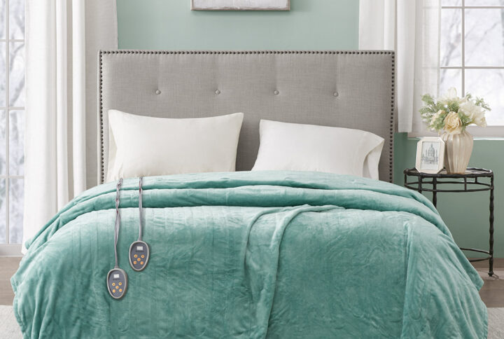 Heated Plush Blanket in Aqua From Beautyrest